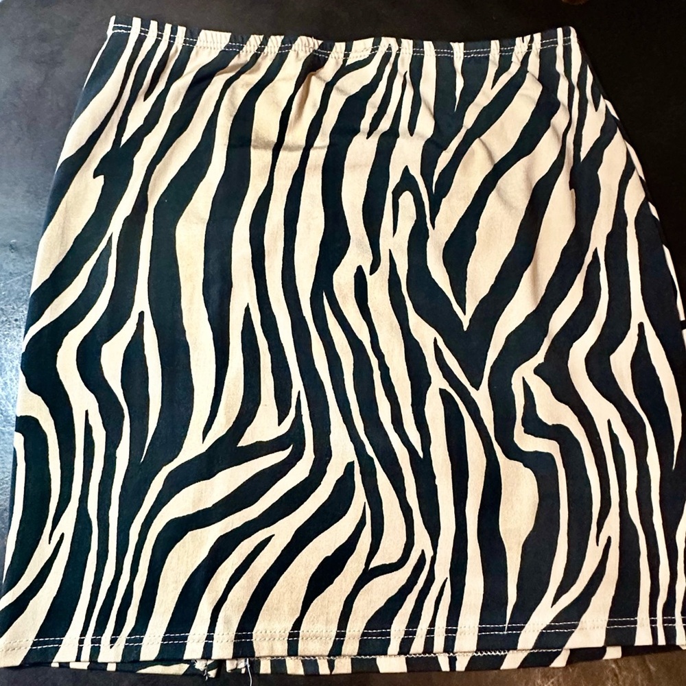 Just Polly New York Zebra Print Black & Tan Skirt fun festival